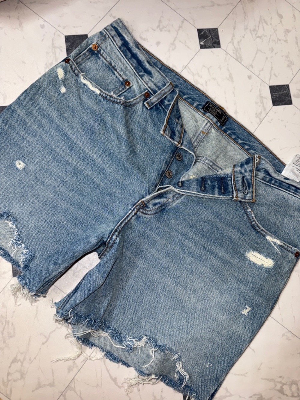 NWOT Abercrombie & fitch 32 14 high rise 4” shorts MEDIUM WASH denim jean short